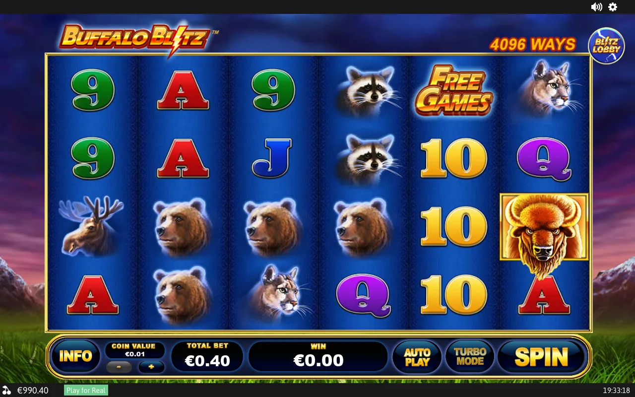 Settled base-game grid showing raccoon, moose, bear, cougar, the Golden Buffalo wild and lower card-rank symbols